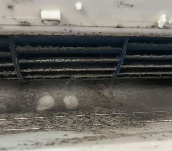 太原空调吹的风有股烧焦味是怎么回事